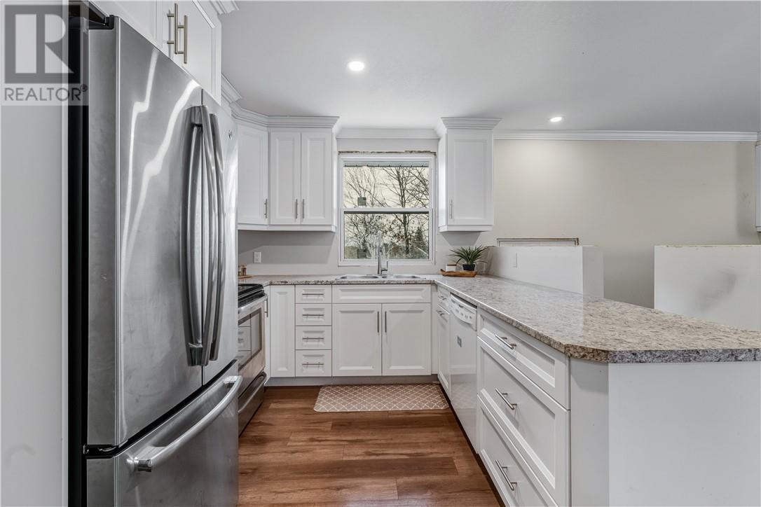 22 Sandra Street, Garson, ON - Indoor Photo Showing Kitchen