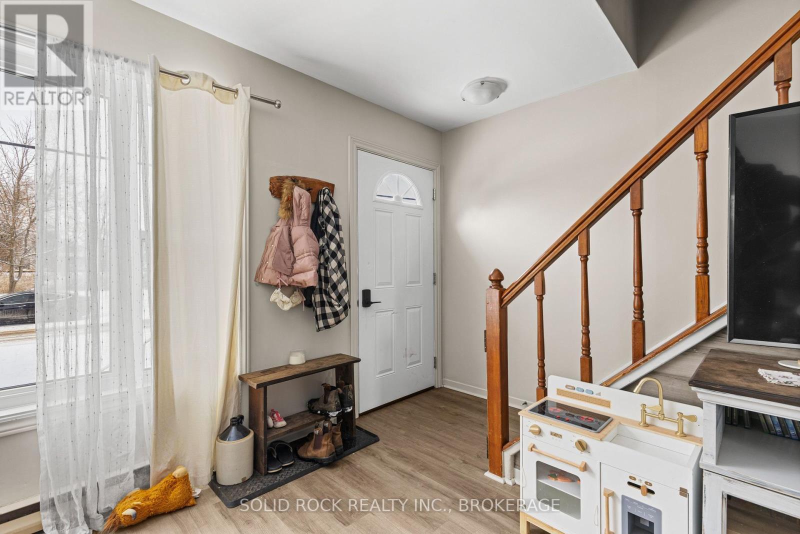 Unit 43 - entrance - 43/45 Railway Street, Lansdowne Village, ON - Indoor Photo Showing Other Room