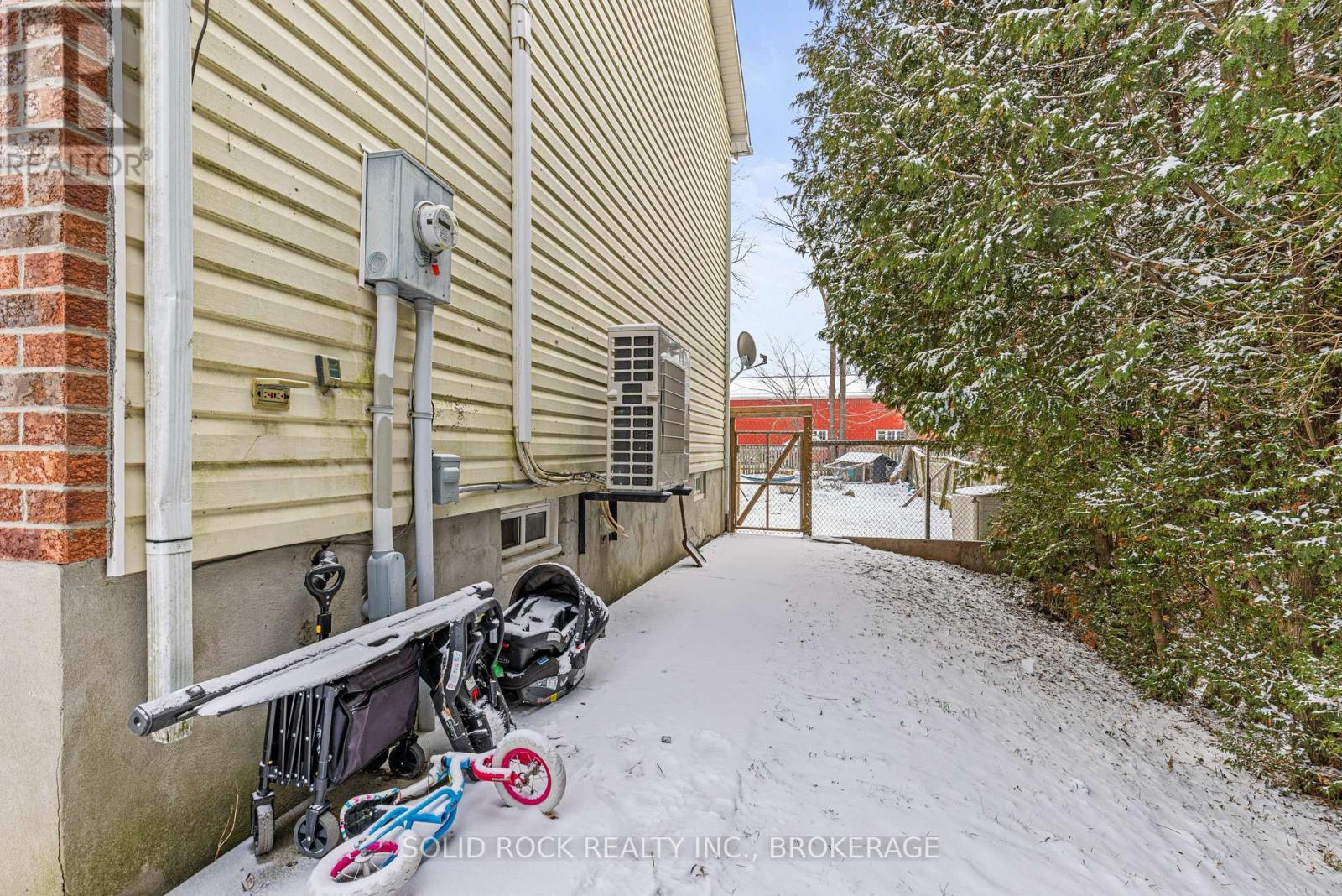 Unit 43 - side yard - 43/45 Railway Street, Lansdowne Village, ON - Outdoor