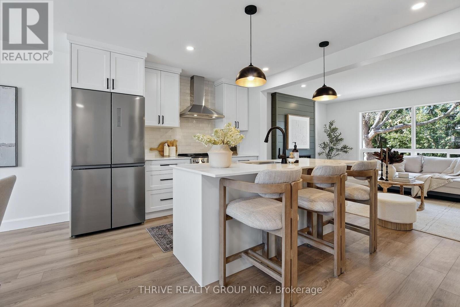 27 - 35 Waterman Avenue, London South (South R), ON - Indoor Photo Showing Kitchen With Stainless Steel Kitchen With Upgraded Kitchen