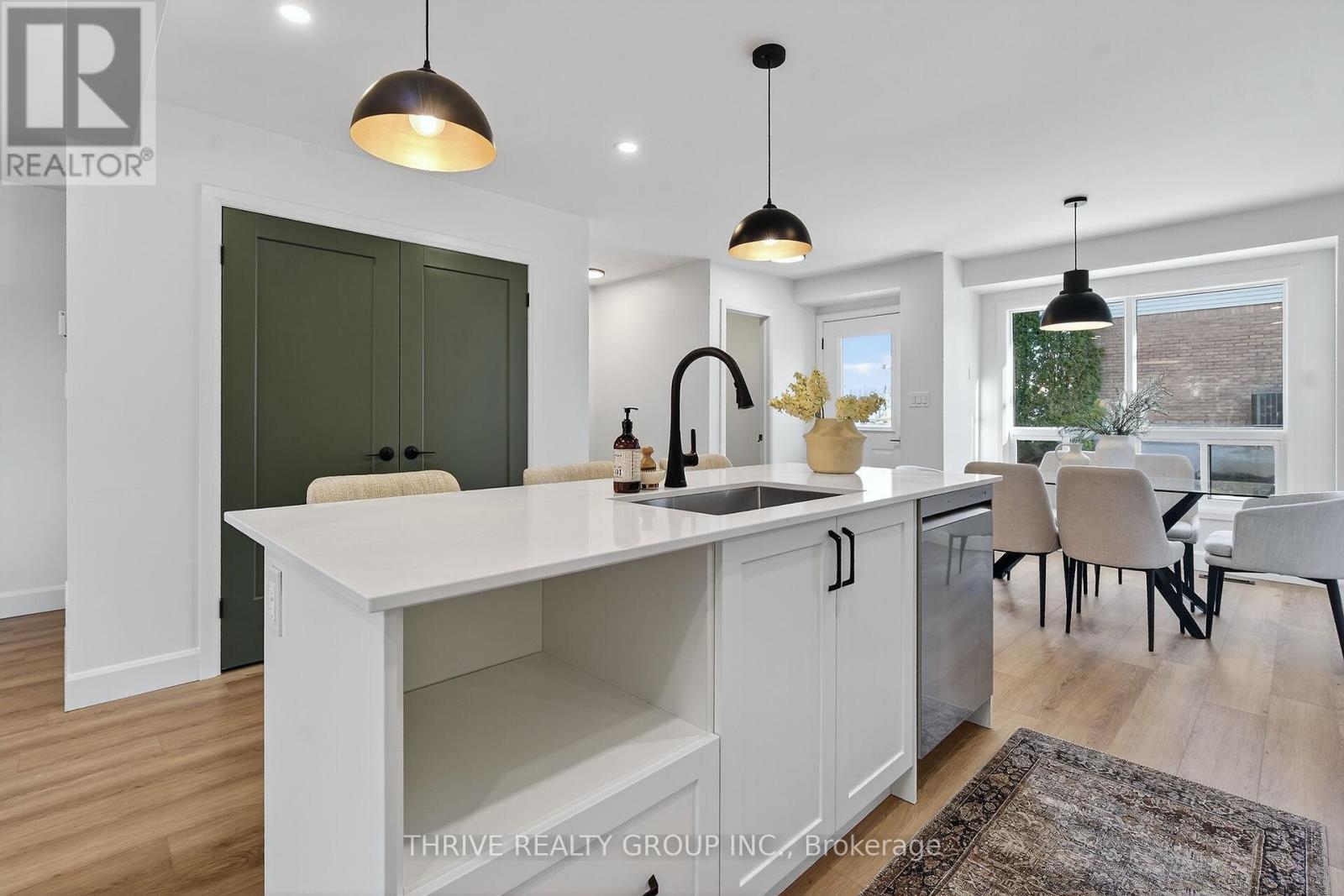 27 - 35 Waterman Avenue, London South (South R), ON - Indoor Photo Showing Kitchen With Upgraded Kitchen