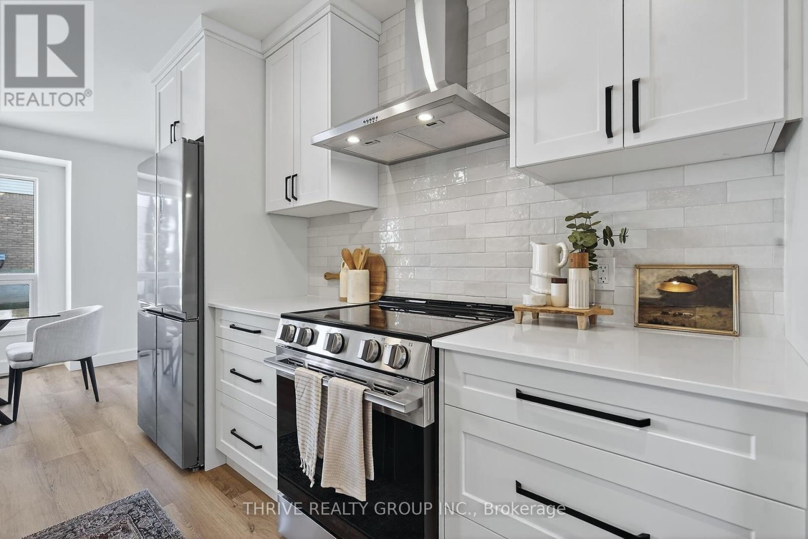 27 - 35 Waterman Avenue, London South (South R), ON - Indoor Photo Showing Kitchen With Stainless Steel Kitchen With Upgraded Kitchen