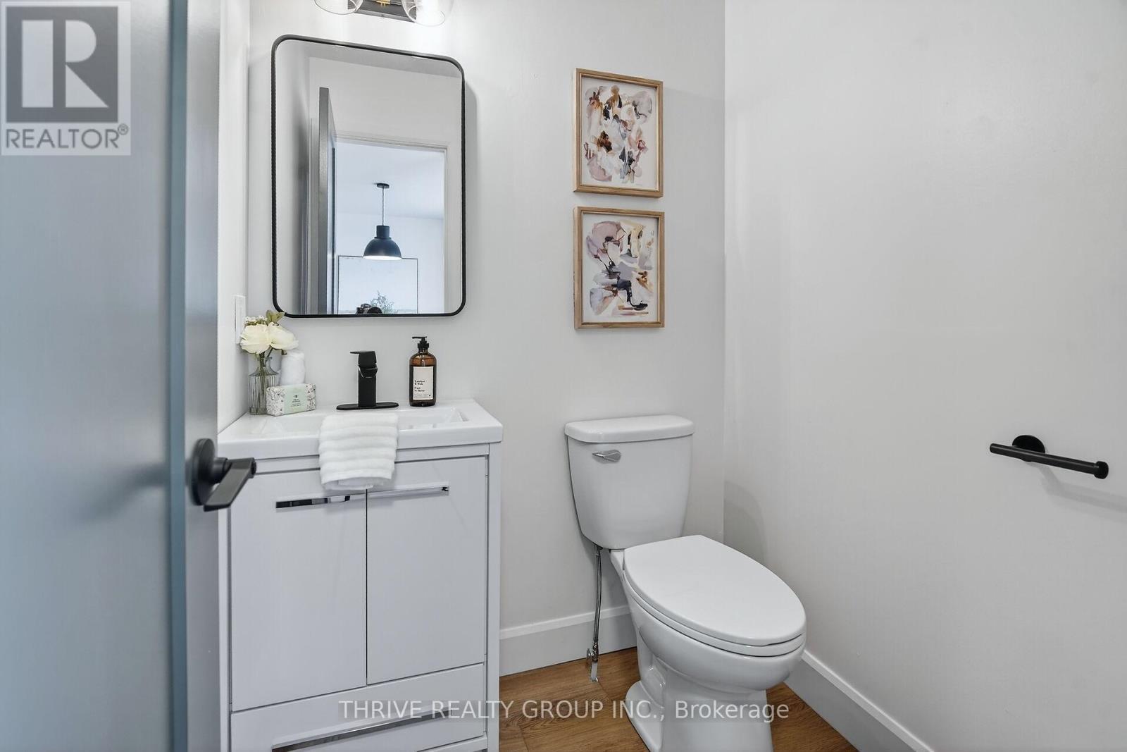 27 - 35 Waterman Avenue, London South (South R), ON - Indoor Photo Showing Bathroom
