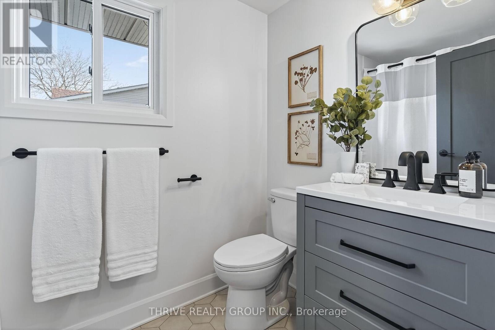 27 - 35 Waterman Avenue, London South (South R), ON - Indoor Photo Showing Bathroom