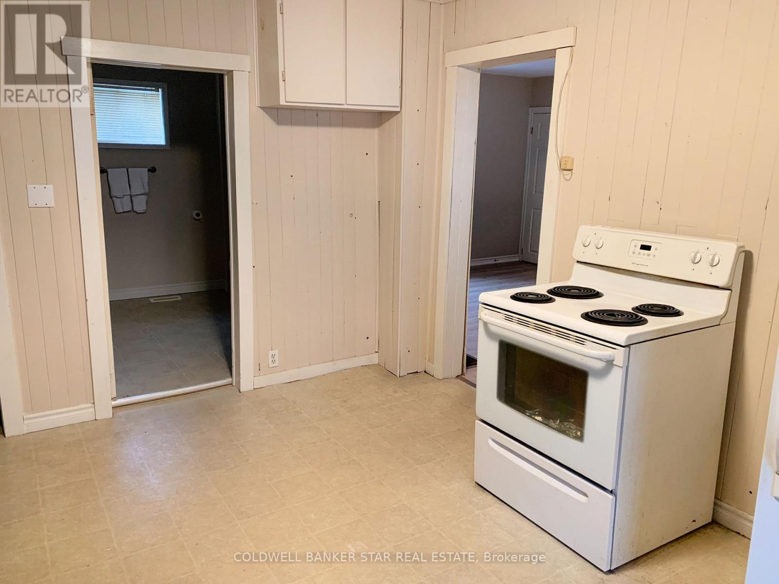 14 Antrim Street, St. Thomas, ON - Indoor Photo Showing Kitchen