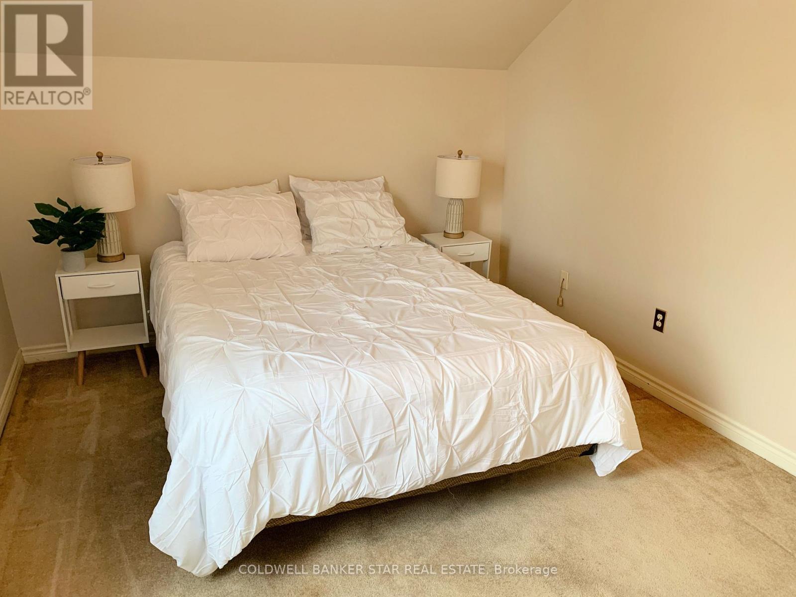 14 Antrim Street, St. Thomas, ON - Indoor Photo Showing Bedroom