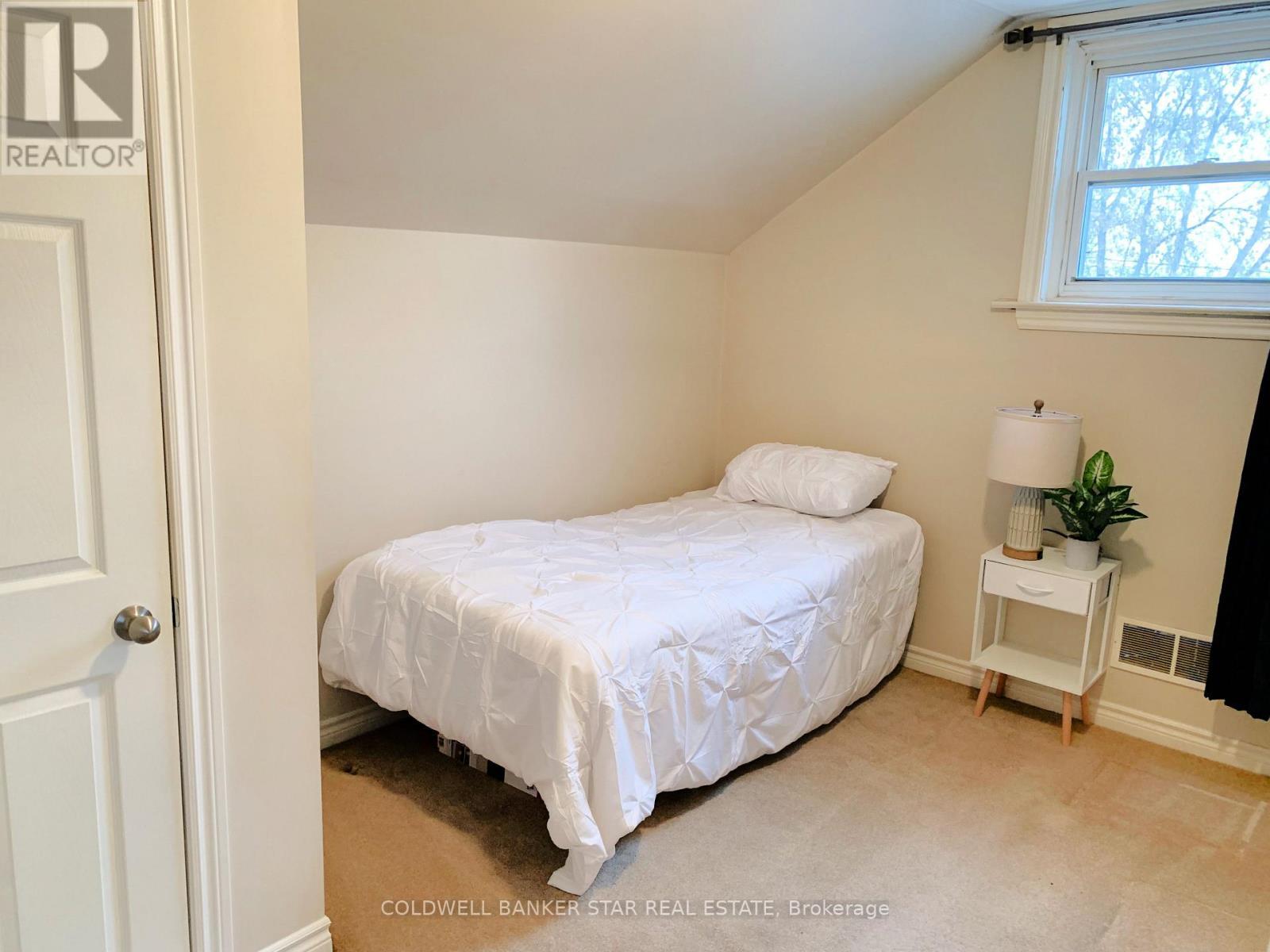 14 Antrim Street, St. Thomas, ON - Indoor Photo Showing Bedroom