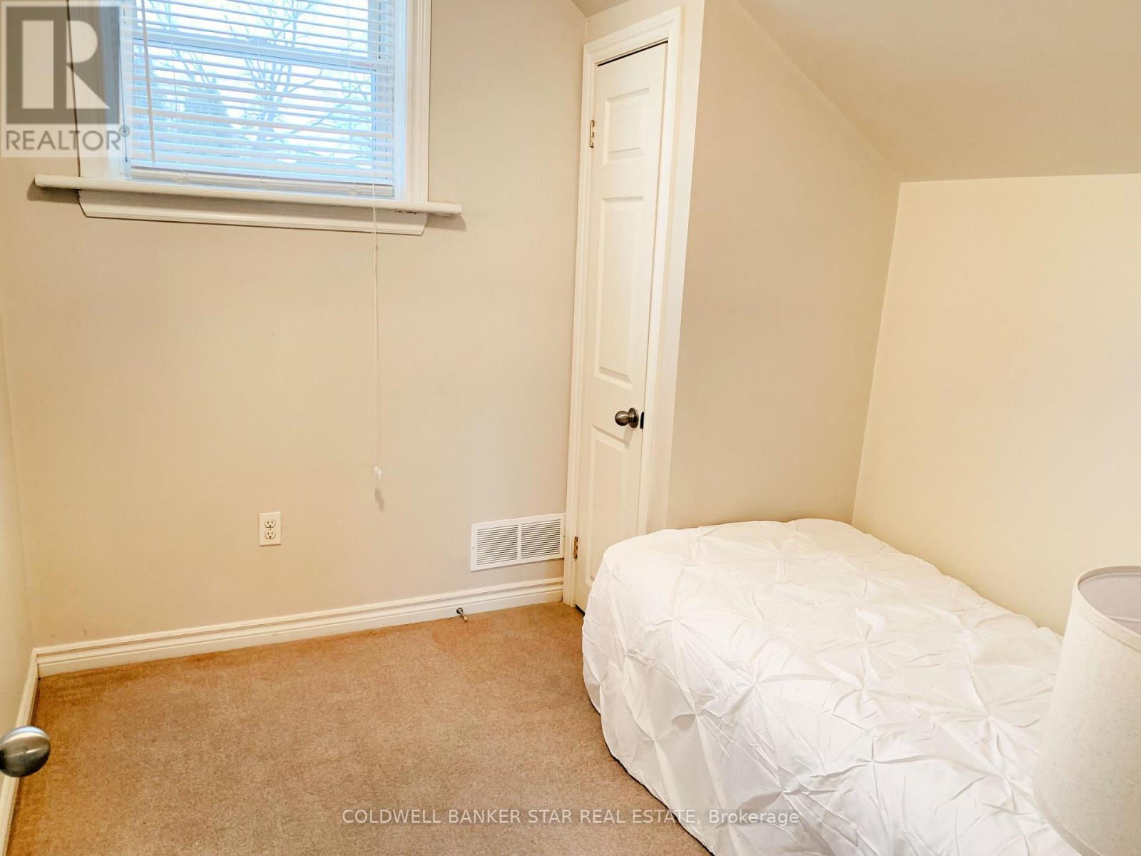 14 Antrim Street, St. Thomas, ON - Indoor Photo Showing Bedroom