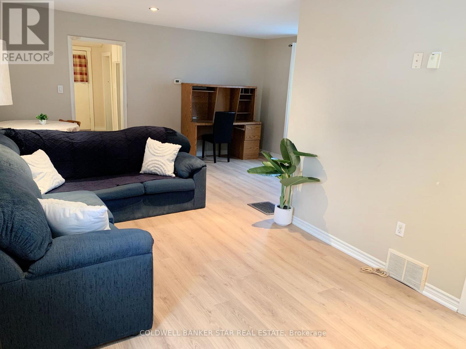 14 Antrim Street, St. Thomas, ON - Indoor Photo Showing Living Room