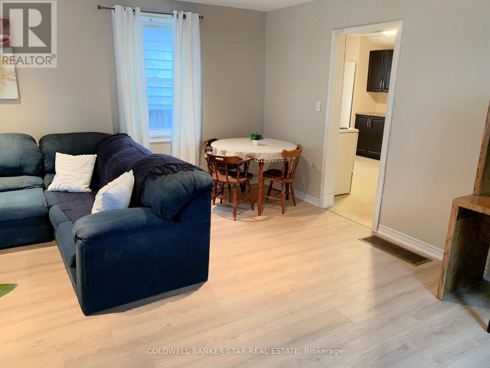 14 Antrim Street, St. Thomas, ON - Indoor Photo Showing Living Room