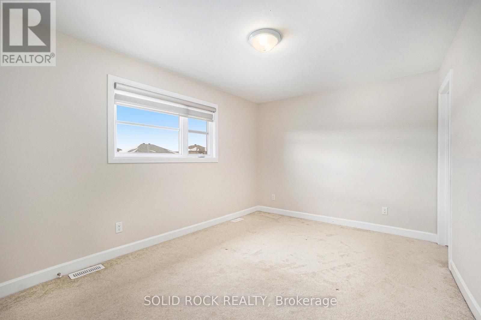 524 Lucent Street, Russell, ON - Indoor Photo Showing Other Room