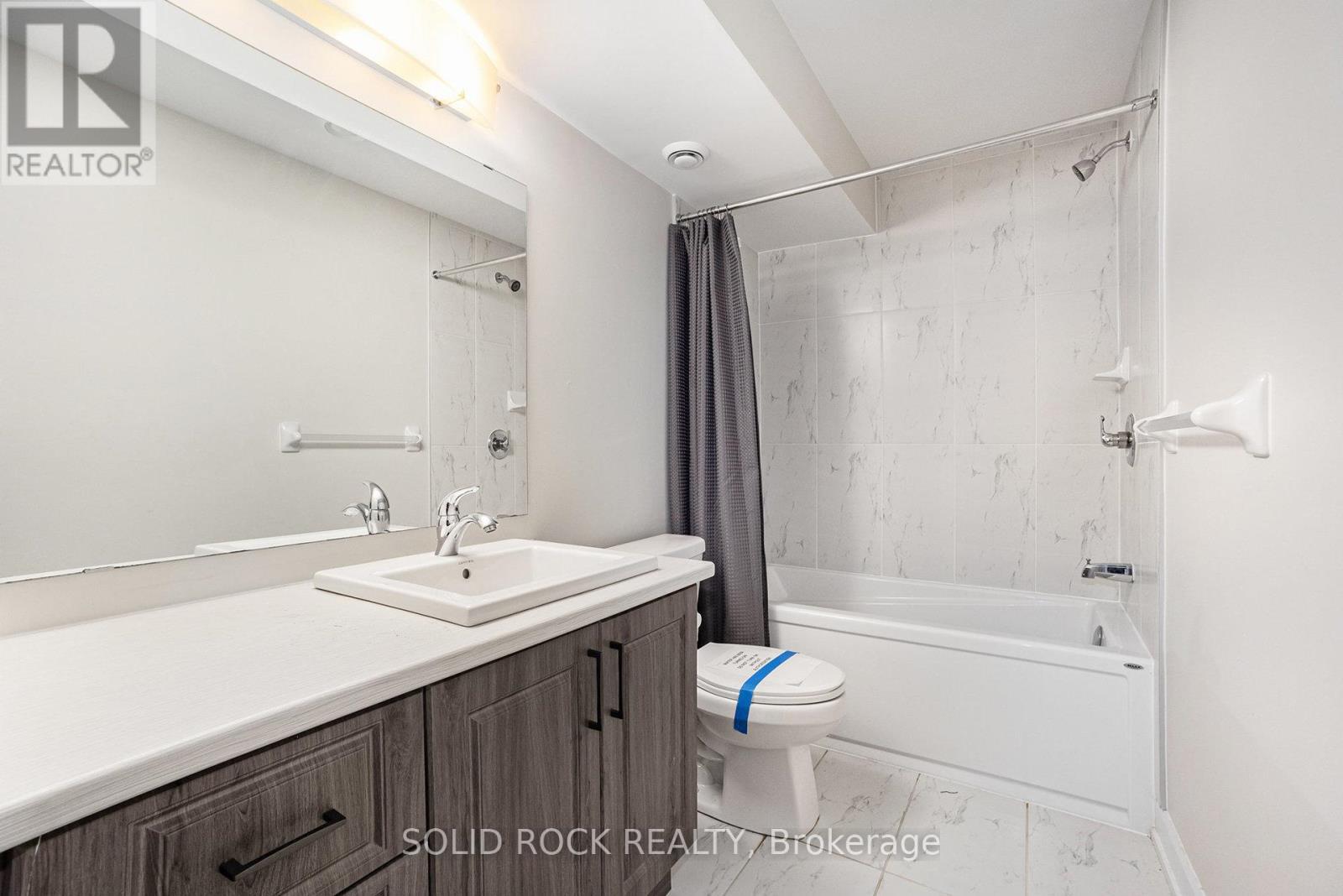 524 Lucent Street, Russell, ON - Indoor Photo Showing Bathroom