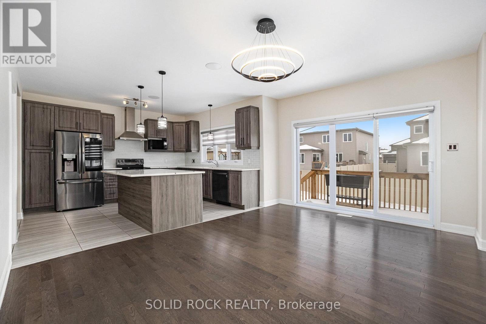 524 Lucent Street, Russell, ON - Indoor Photo Showing Kitchen