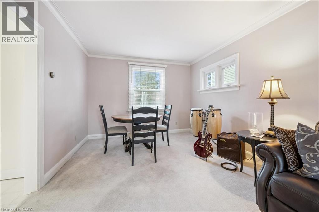 92 Borden Avenue N, Kitchener, ON - Indoor Photo Showing Dining Room