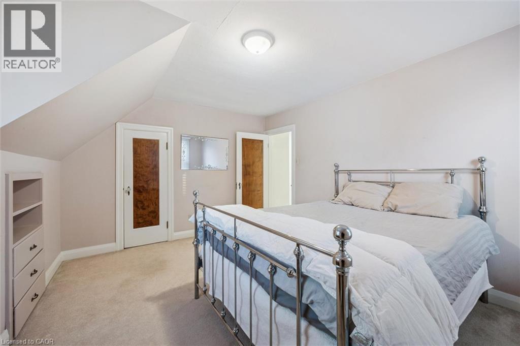 92 Borden Avenue N, Kitchener, ON - Indoor Photo Showing Bedroom