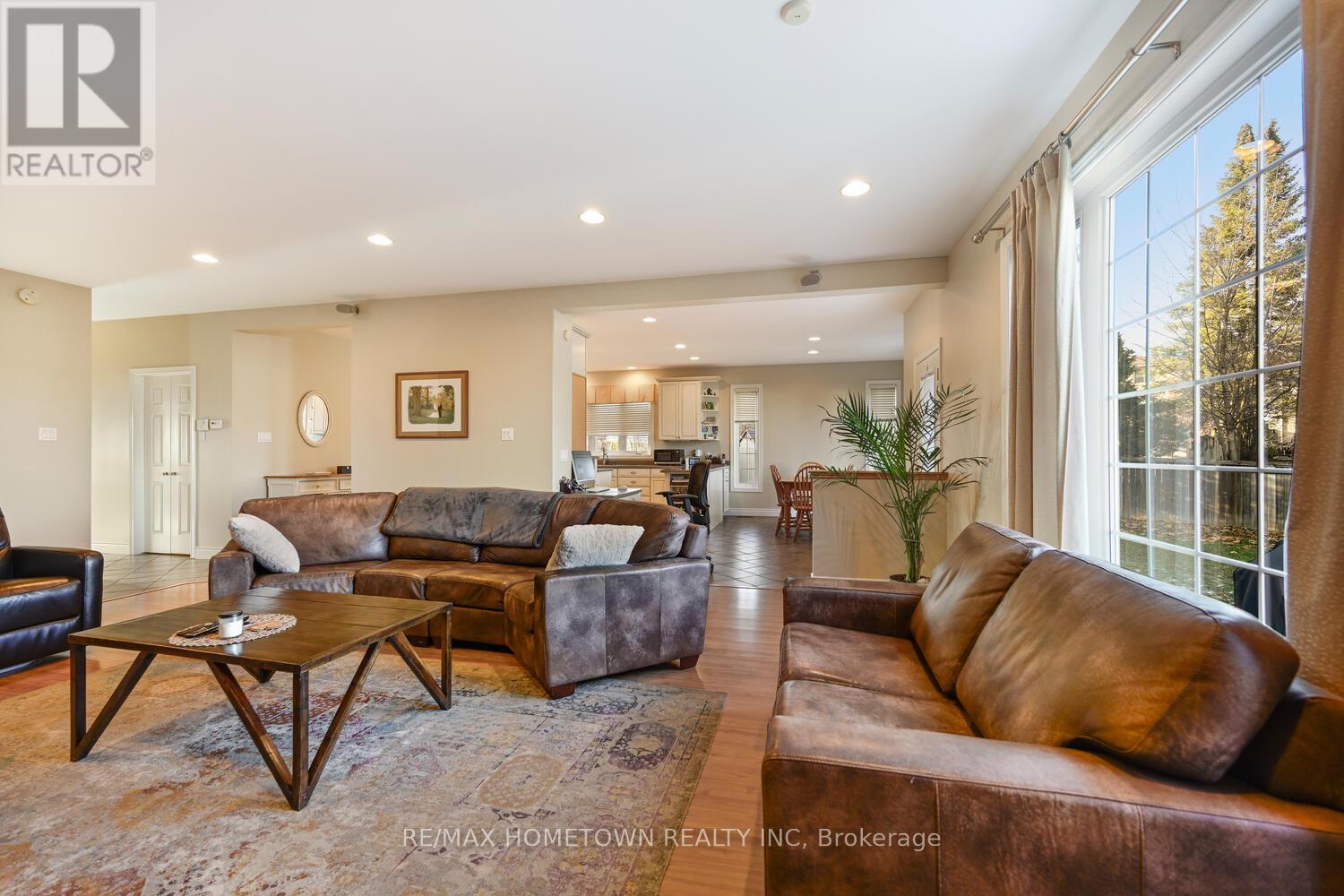 1337 Cuthbertson Avenue, Brockville, ON - Indoor Photo Showing Living Room
