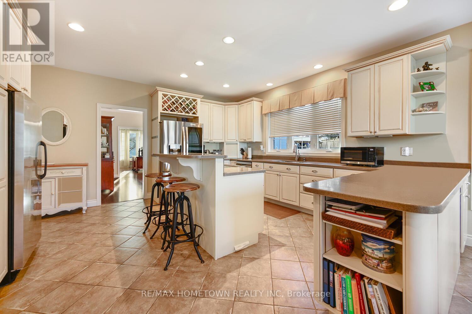 1337 Cuthbertson Avenue, Brockville, ON - Indoor Photo Showing Kitchen