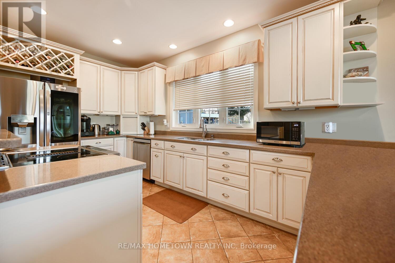 1337 Cuthbertson Avenue, Brockville, ON - Indoor Photo Showing Kitchen