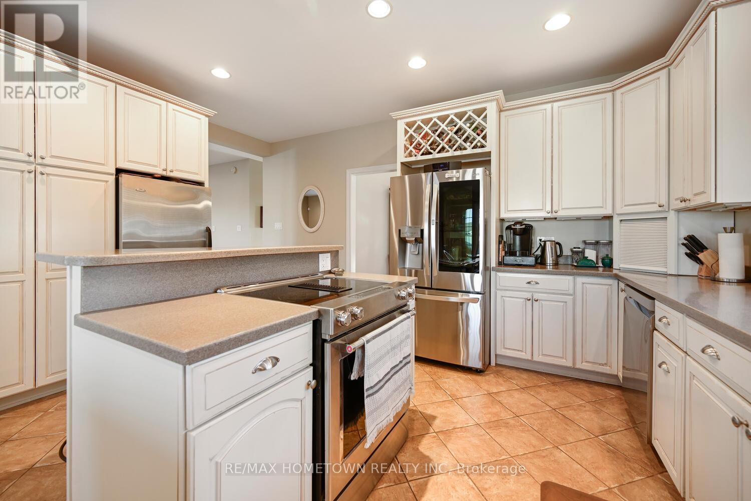 1337 Cuthbertson Avenue, Brockville, ON - Indoor Photo Showing Kitchen With Double Sink
