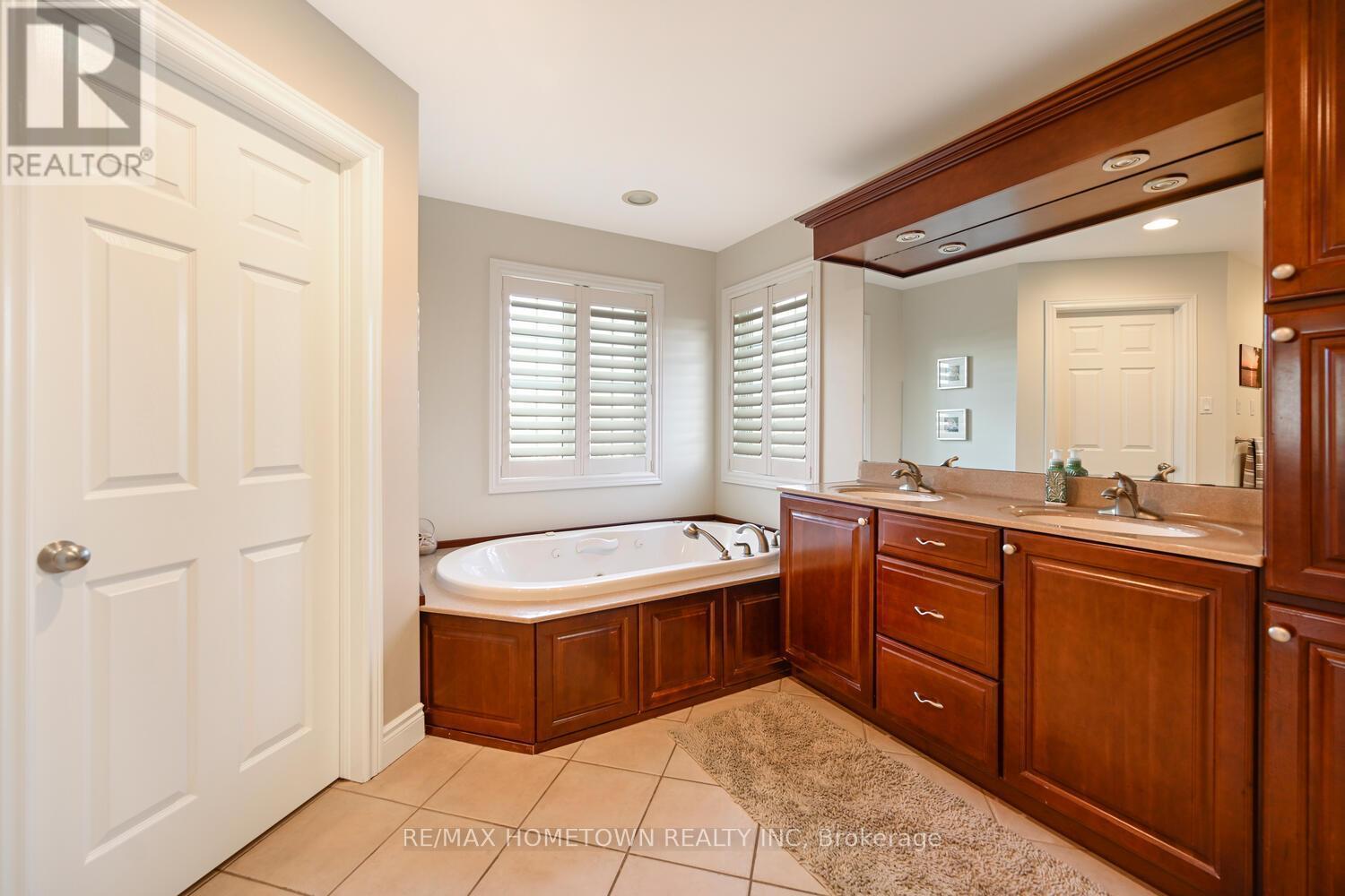 1337 Cuthbertson Avenue, Brockville, ON - Indoor Photo Showing Bathroom