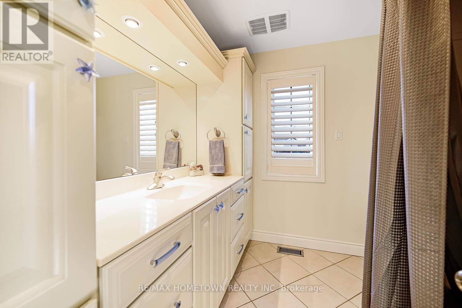 1337 Cuthbertson Avenue, Brockville, ON - Indoor Photo Showing Bathroom