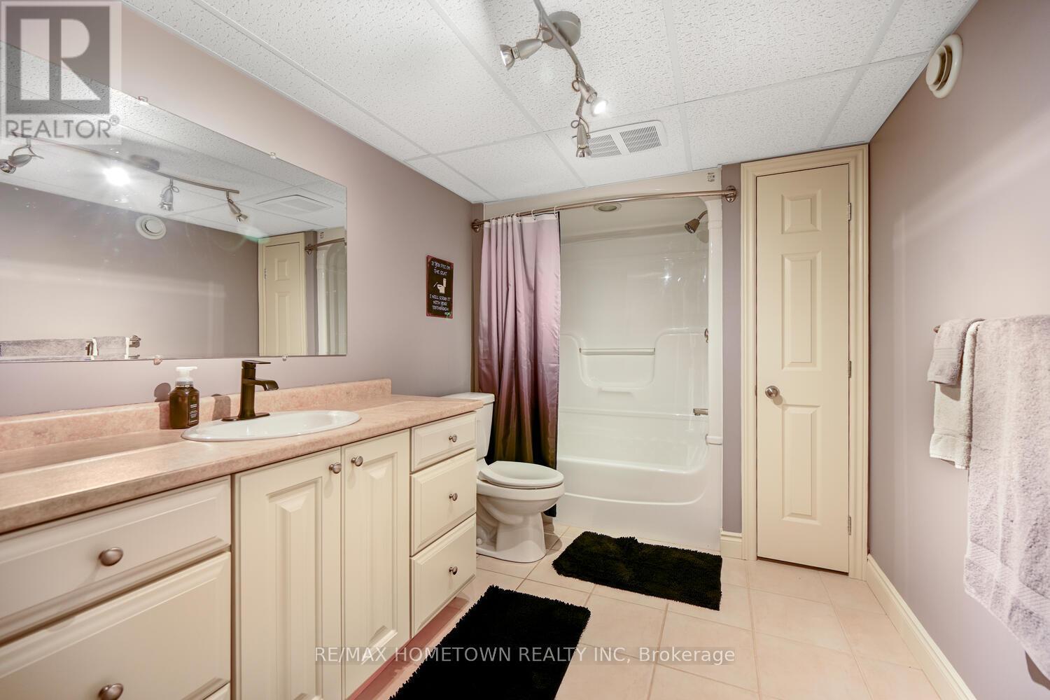 1337 Cuthbertson Avenue, Brockville, ON - Indoor Photo Showing Bathroom