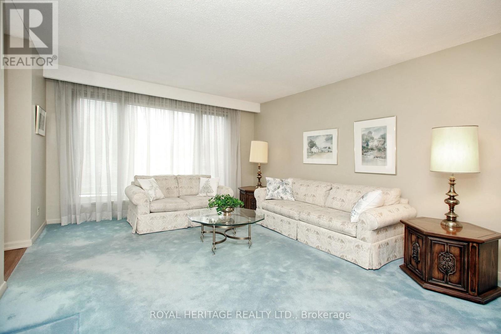 65 Bennett Road, Toronto, ON - Indoor Photo Showing Living Room