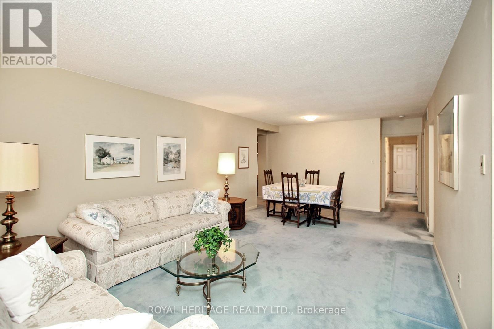 65 Bennett Road, Toronto, ON - Indoor Photo Showing Living Room