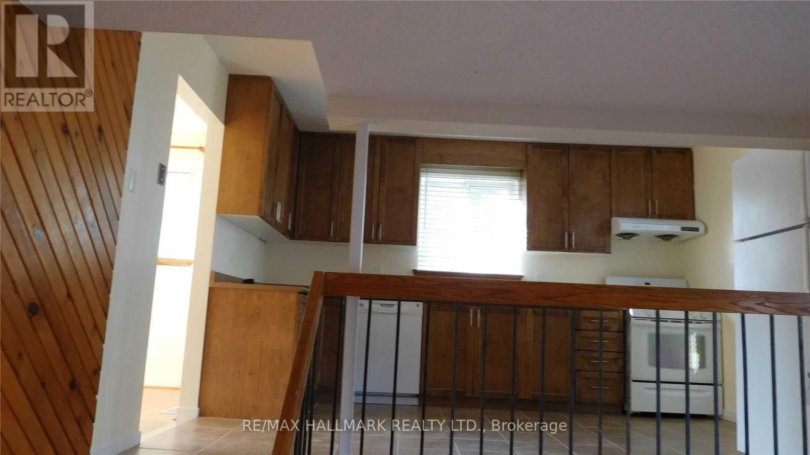 22 Springhead Gardens, Richmond Hill, ON - Indoor Photo Showing Kitchen