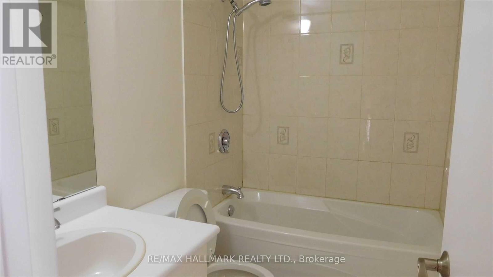 22 Springhead Gardens, Richmond Hill, ON - Indoor Photo Showing Bathroom