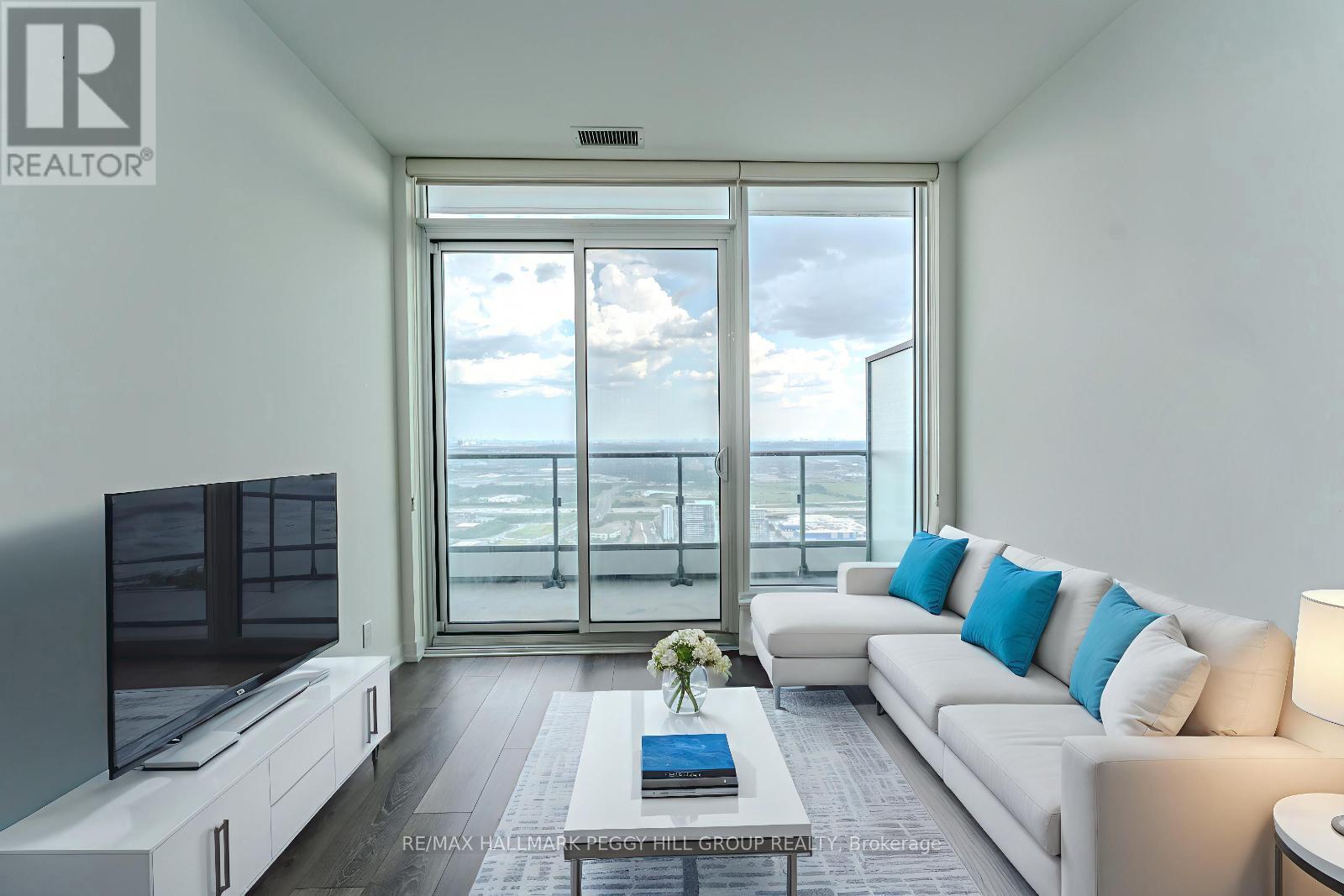 Ph05 - 5 Buttermill Avenue, Vaughan, ON - Indoor Photo Showing Living Room
