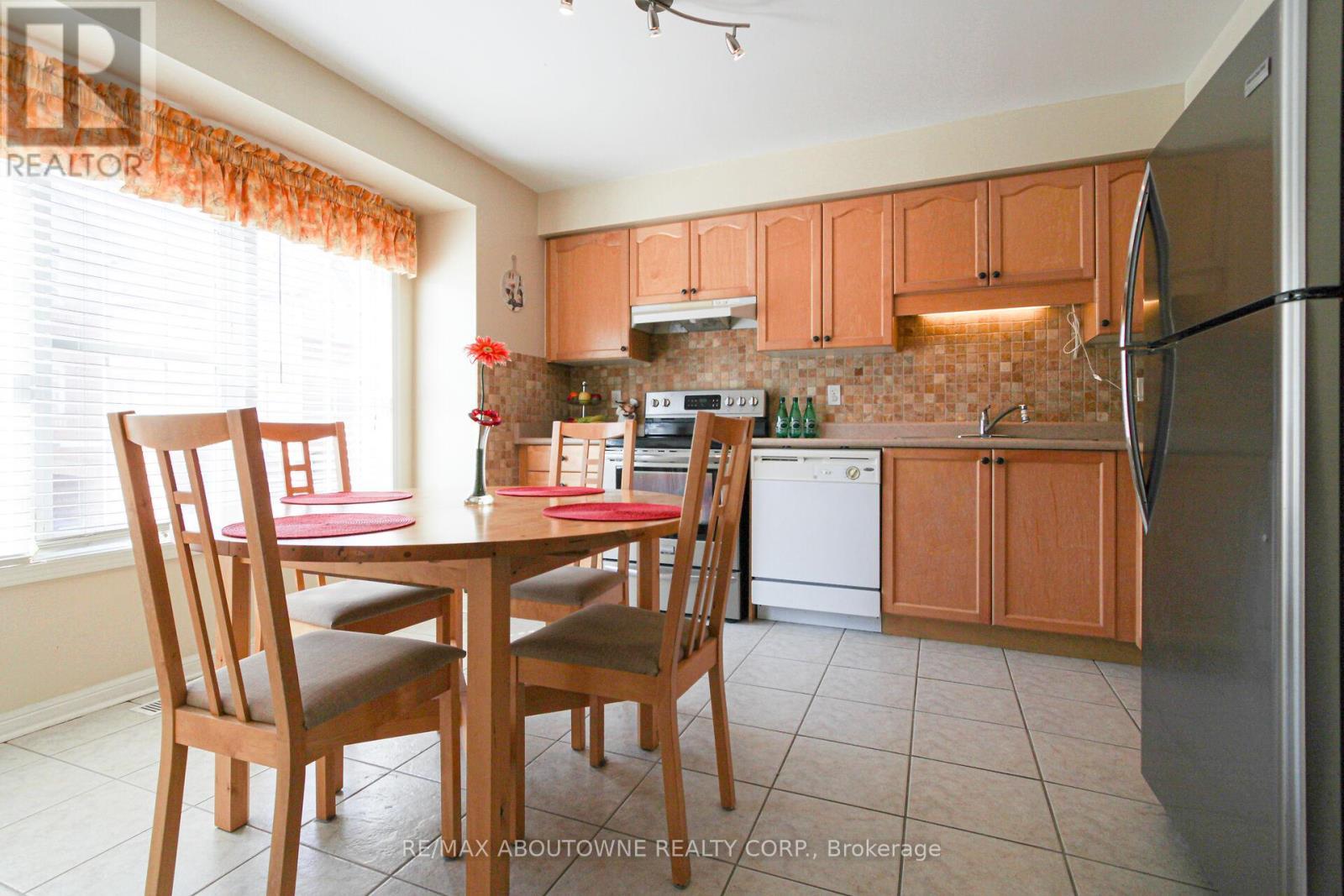 327 - 3030 Breakwater Court, Mississauga, ON - Indoor