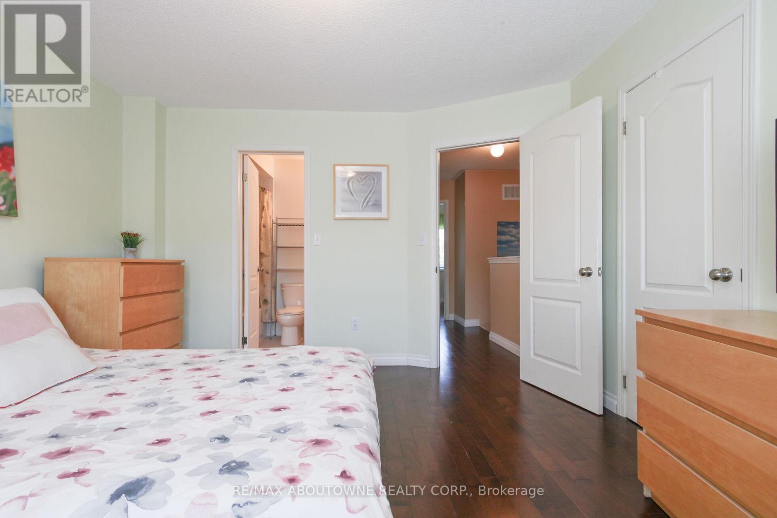 327 - 3030 Breakwater Court, Mississauga, ON - Indoor Photo Showing Bedroom
