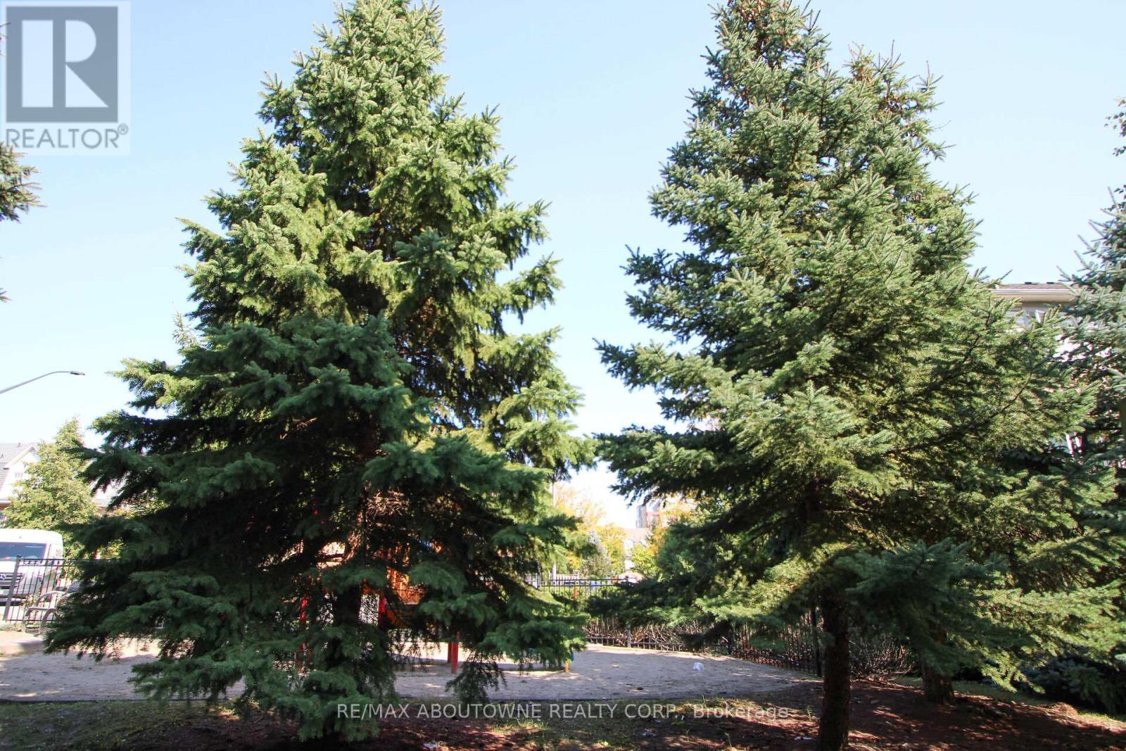 327 - 3030 Breakwater Court, Mississauga, ON - Outdoor