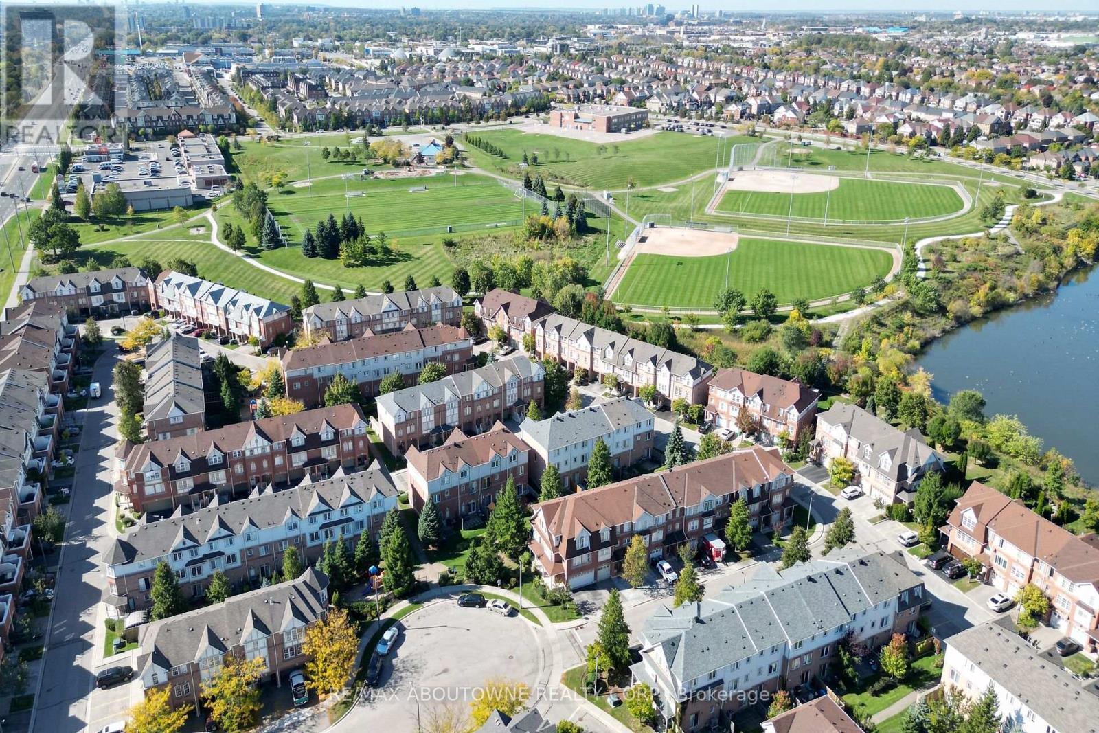 327 - 3030 Breakwater Court, Mississauga, ON - Outdoor With View