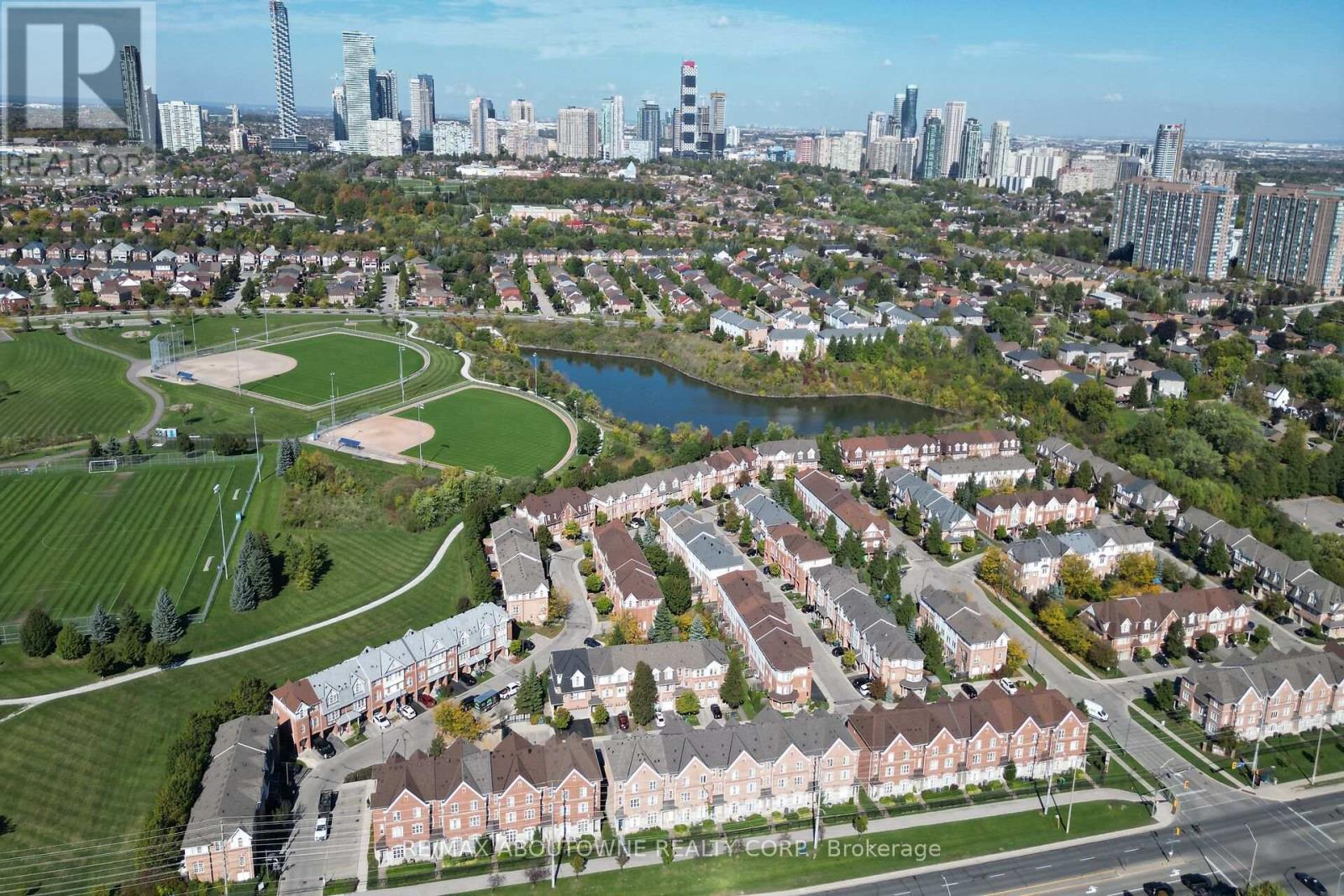 327 - 3030 Breakwater Court, Mississauga, ON - Outdoor With View