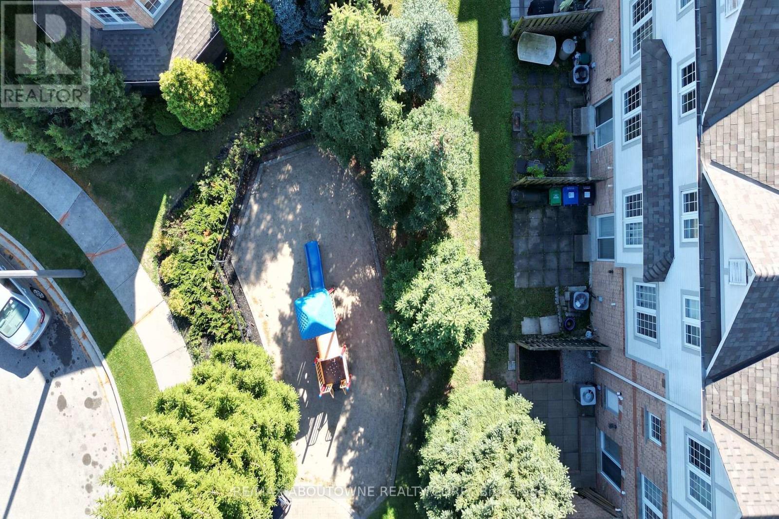 327 - 3030 Breakwater Court, Mississauga, ON - Outdoor