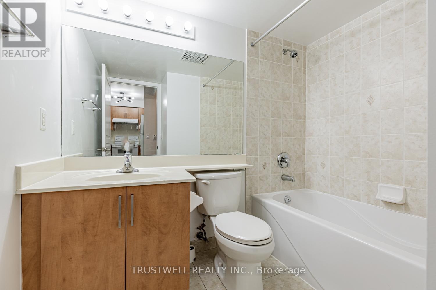 1803 - 503 Beecroft Road, Toronto, ON - Indoor Photo Showing Bathroom