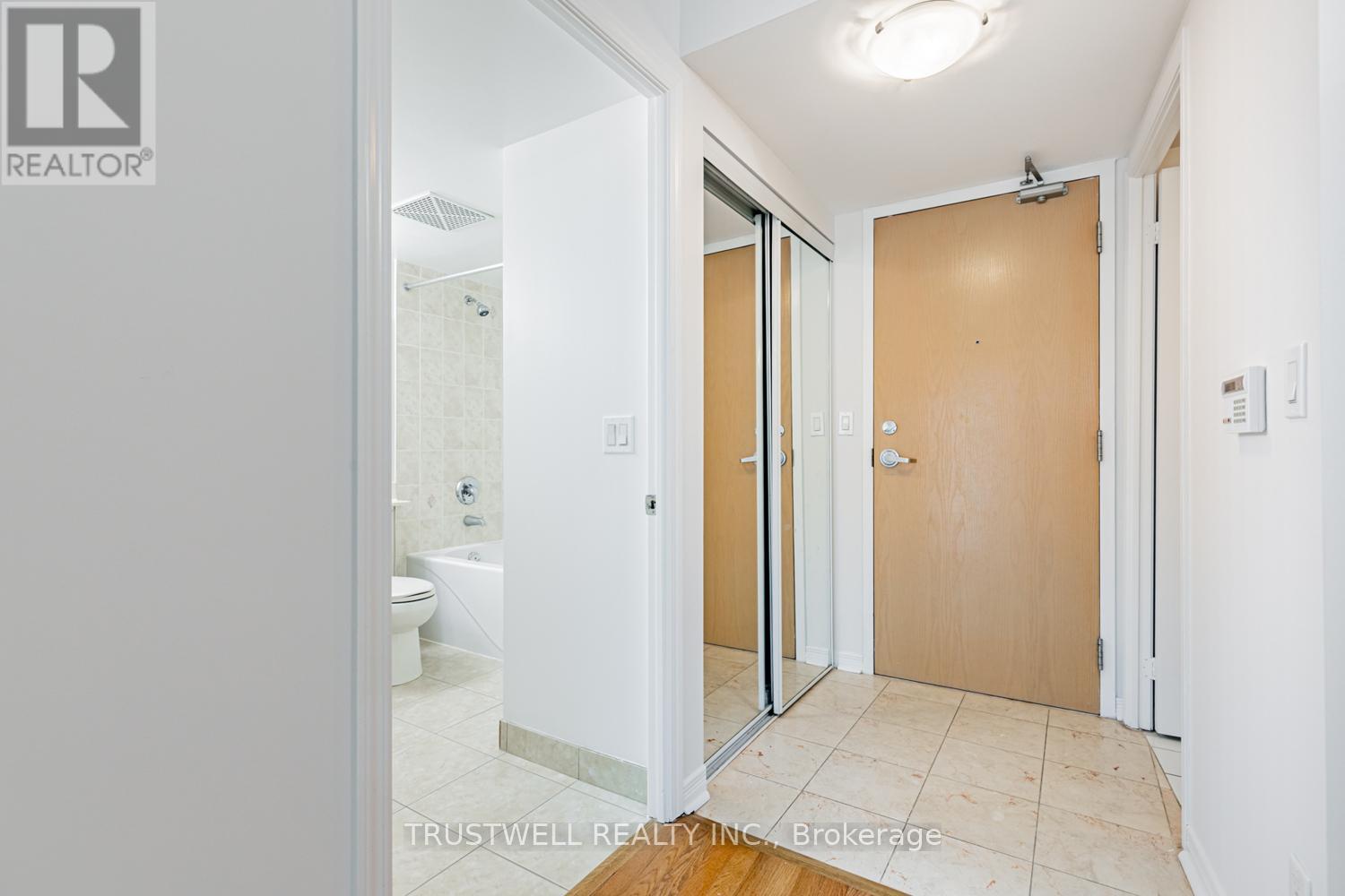 1803 - 503 Beecroft Road, Toronto, ON - Indoor Photo Showing Bathroom