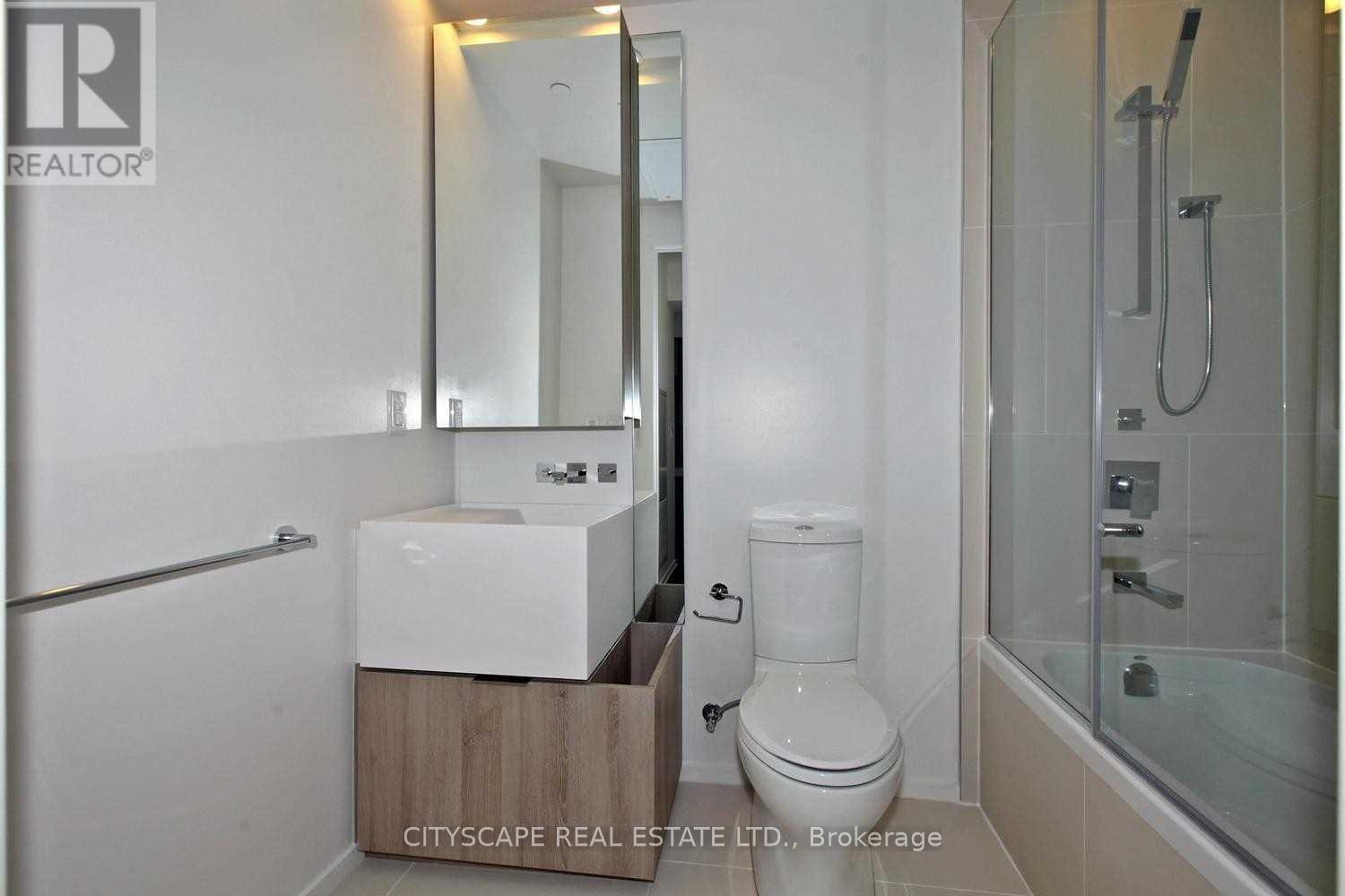 3512 - 1 Bloor Street E, Toronto, ON - Indoor Photo Showing Bathroom