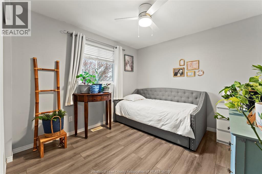 421 Merrill, Lasalle, ON - Indoor Photo Showing Bedroom