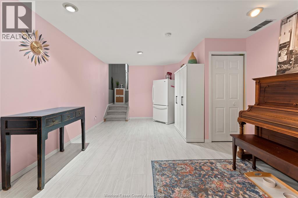 421 Merrill, Lasalle, ON - Indoor