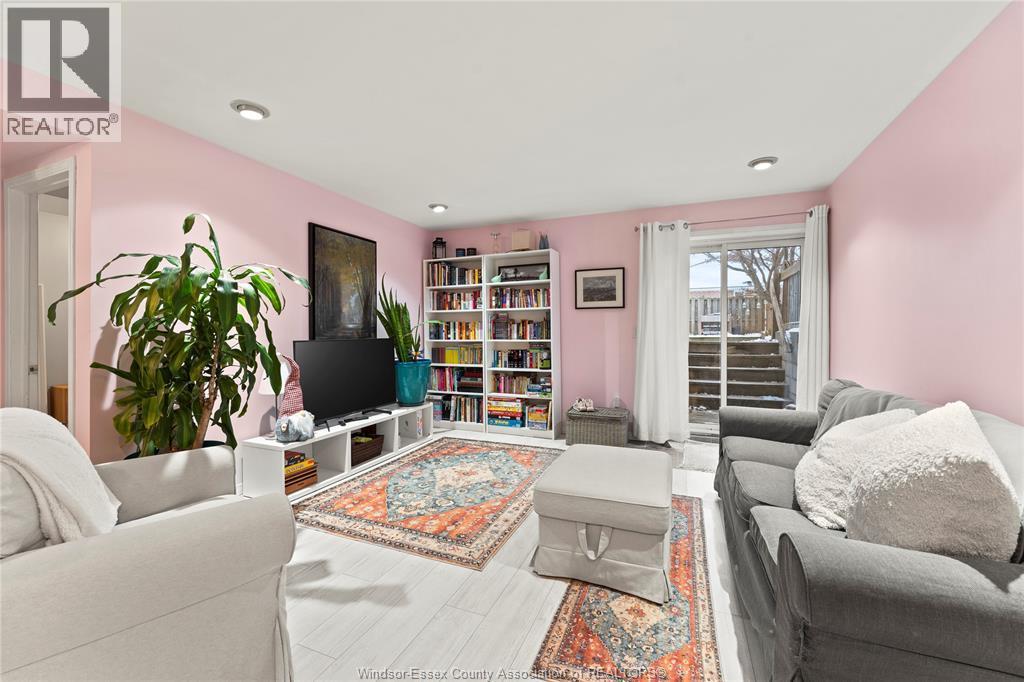421 Merrill, Lasalle, ON - Indoor Photo Showing Living Room