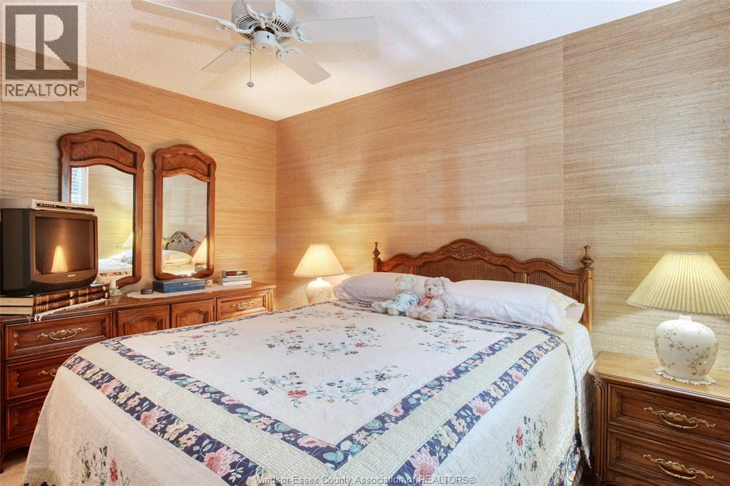 3398 Pineview, Windsor, ON - Indoor Photo Showing Bedroom