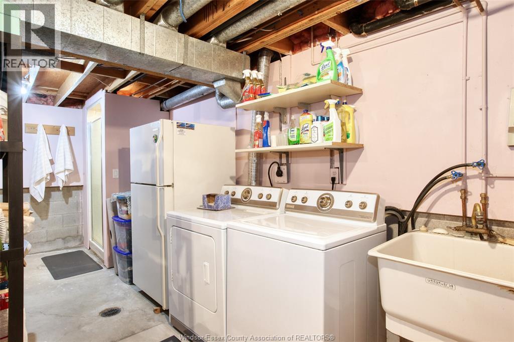 3398 Pineview, Windsor, ON - Indoor Photo Showing Laundry Room