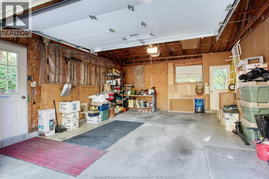 3398 Pineview, Windsor, ON - Indoor Photo Showing Garage