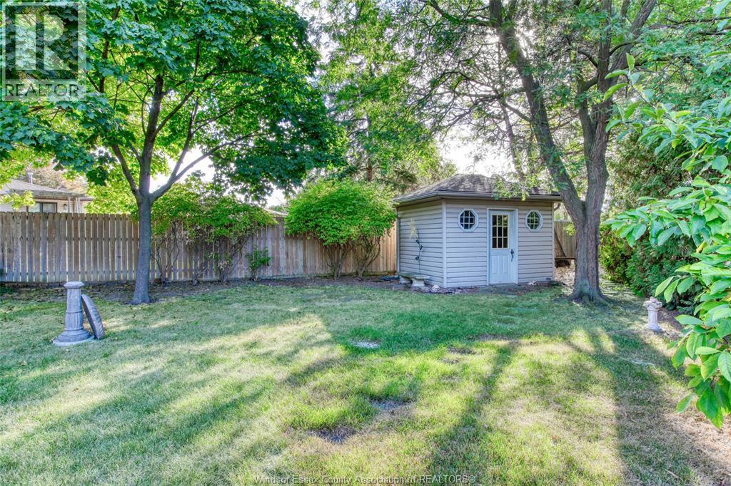 3398 Pineview, Windsor, ON - Outdoor