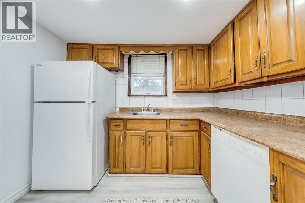 8057 Riverside Drive East, Windsor, ON - Indoor Photo Showing Kitchen