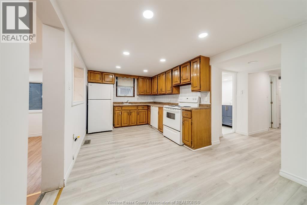 8057 Riverside Drive East, Windsor, ON - Indoor Photo Showing Kitchen