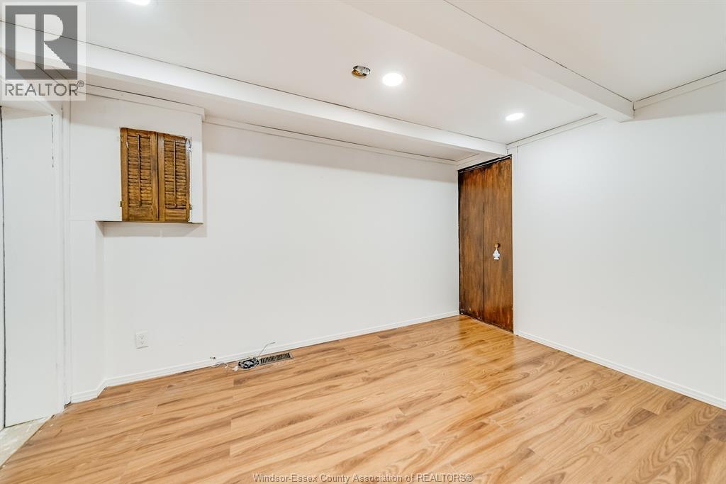 8057 Riverside Drive East, Windsor, ON - Indoor